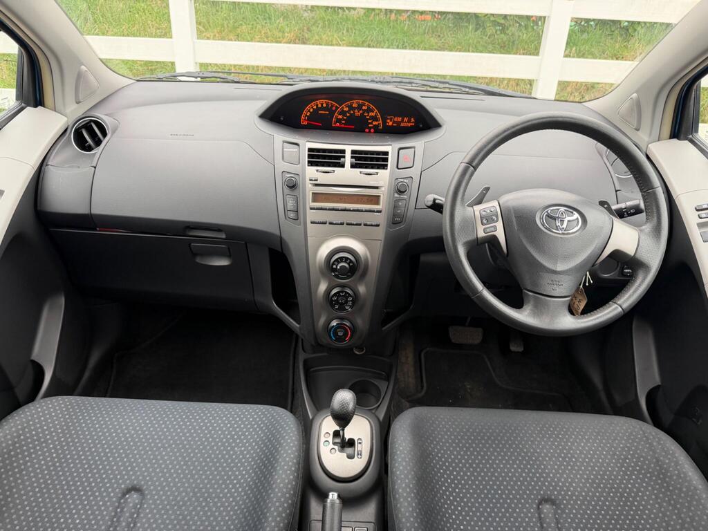 2010 Toyota Yaris thumbnail 19