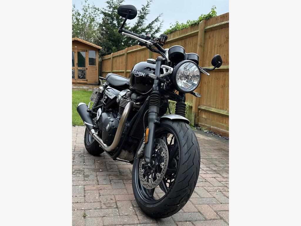 Triumph Speed Twin 1200