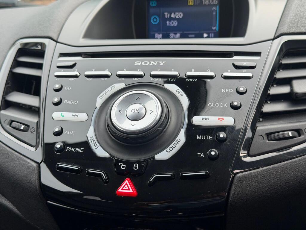 2015 Ford Fiesta thumbnail 15