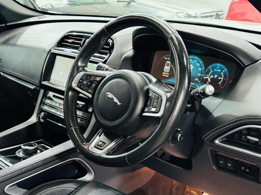 2016 Jaguar F-Pace thumbnail 12