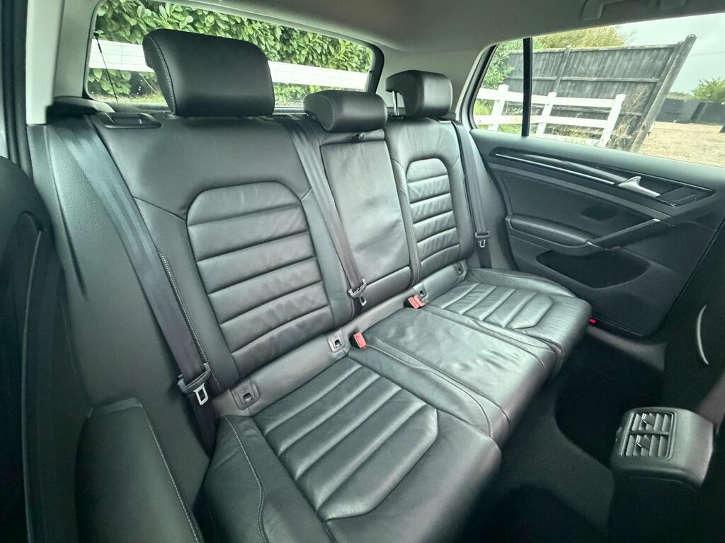 2016 Volkswagen Golf thumbnail 21