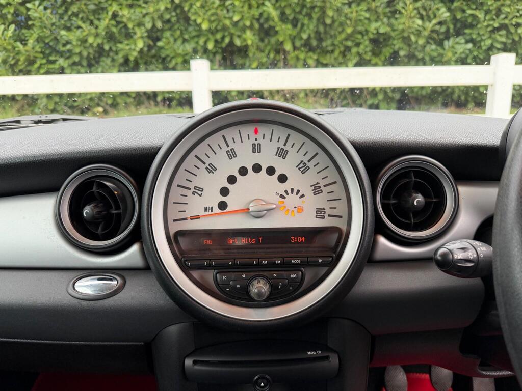 2011 MINI Hatch thumbnail 30