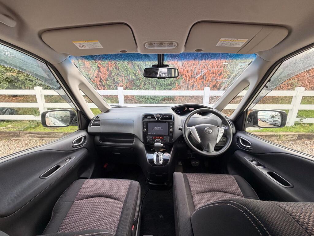2014 Nissan Serena thumbnail 2