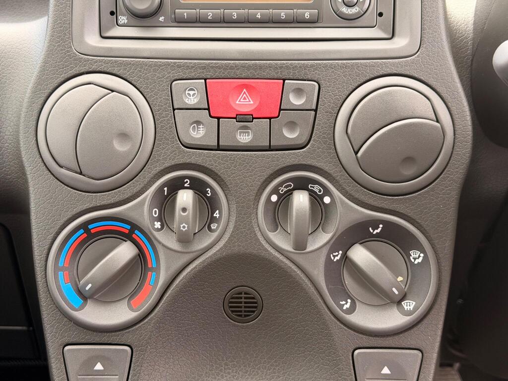 2011 Fiat Panda thumbnail 24