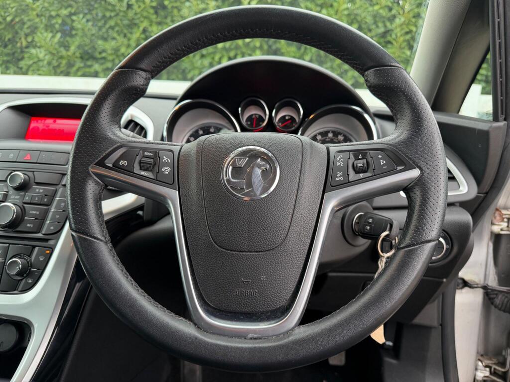 2014 Vauxhall Astra thumbnail 24