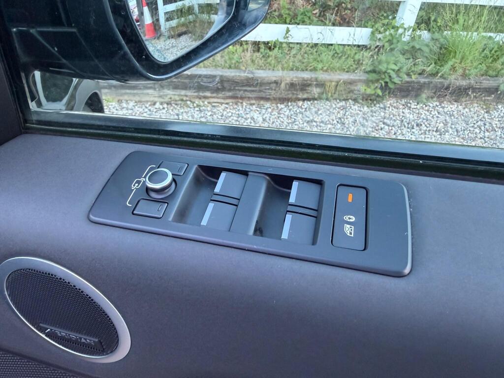 2017 Land Rover Discovery thumbnail 35