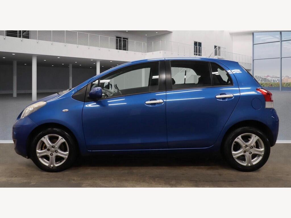2010 Toyota Yaris thumbnail 4