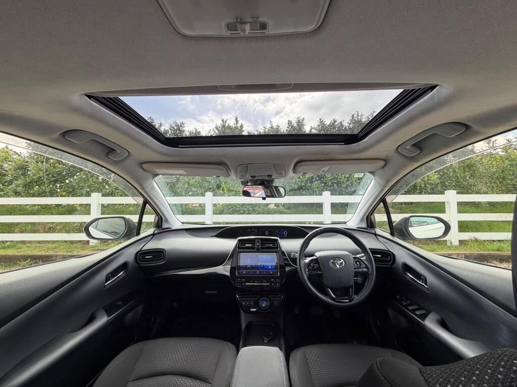 2019 Toyota Prius thumbnail 19