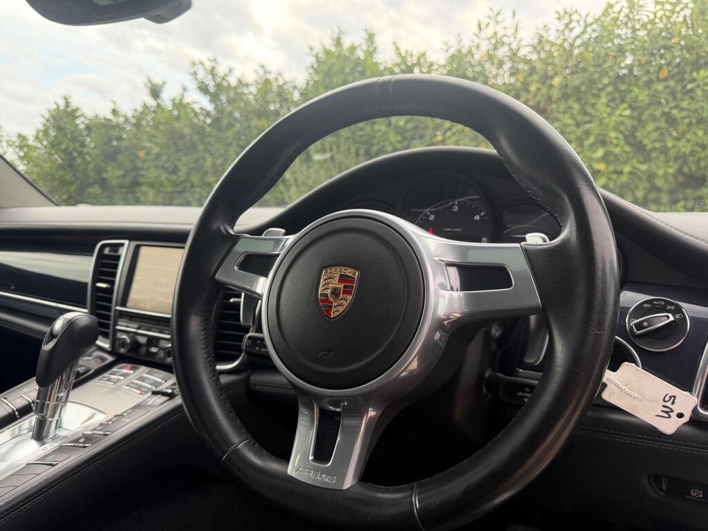 2015 Porsche Panamera thumbnail 42