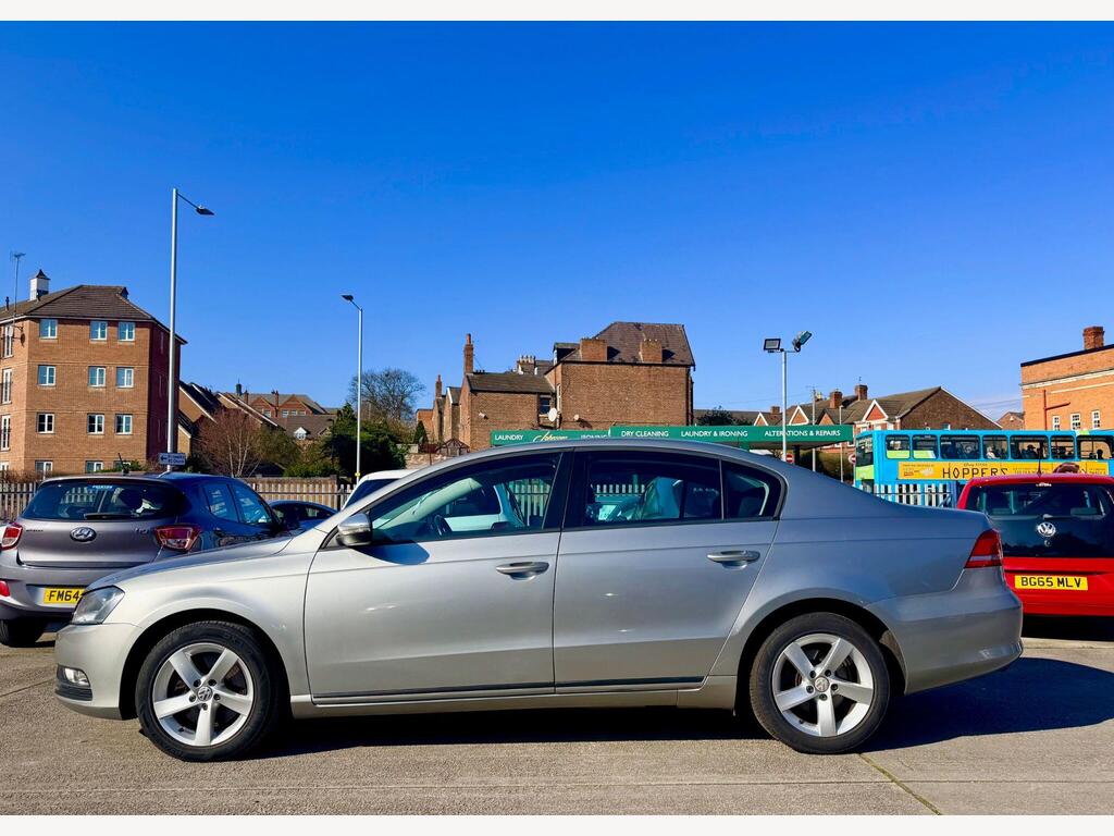 Volkswagen Passat Saloon 2.0 TDI BlueMotion Tech S DSG Euro 5 (s/s) 4dr