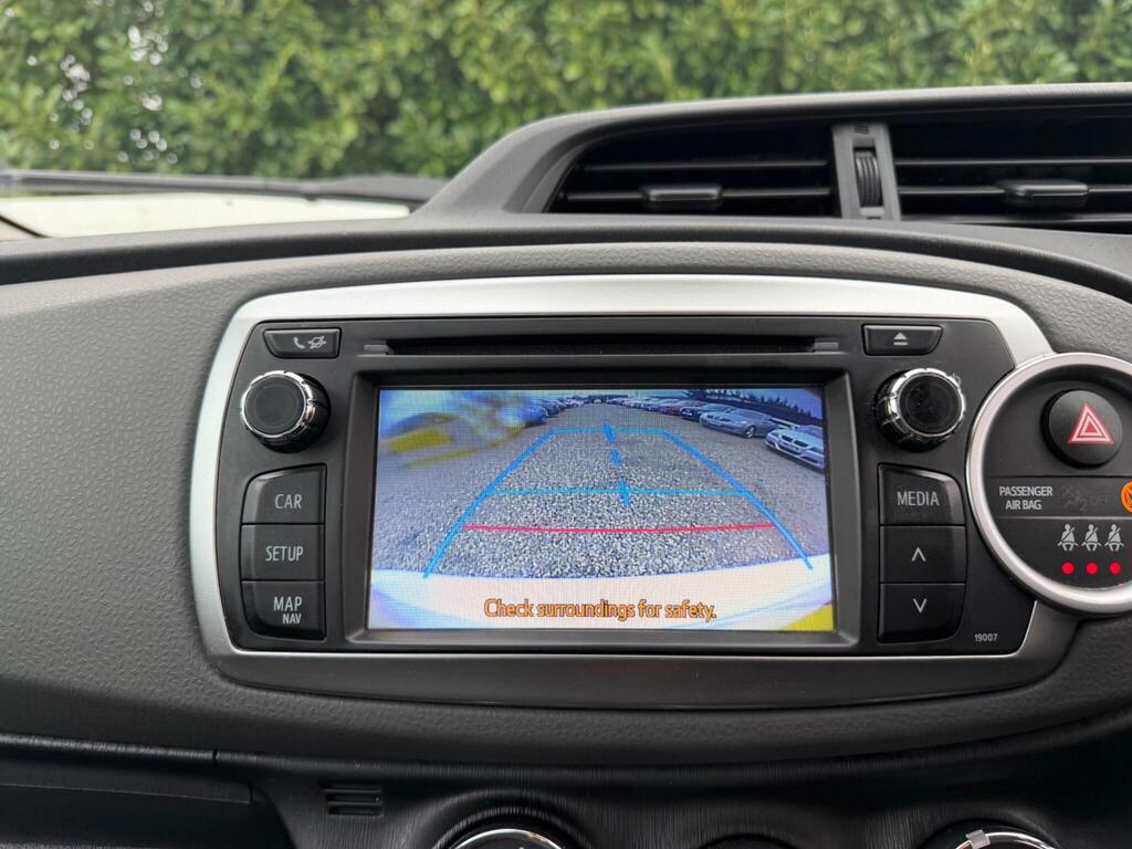 2013 Toyota Yaris thumbnail 16