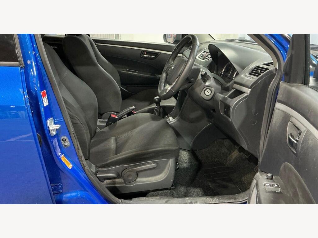 2013 Suzuki Swift thumbnail 3