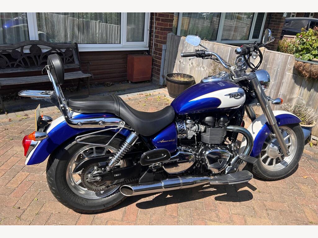 Triumph Bonneville America 865