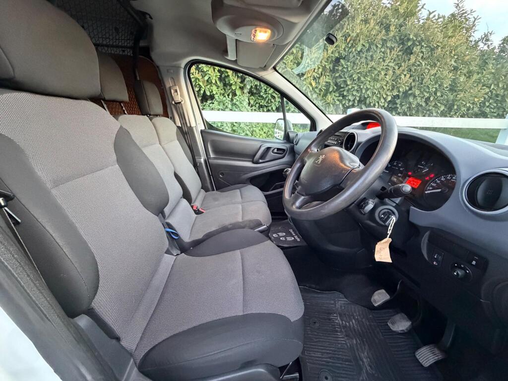 2017 Peugeot Partner thumbnail 16