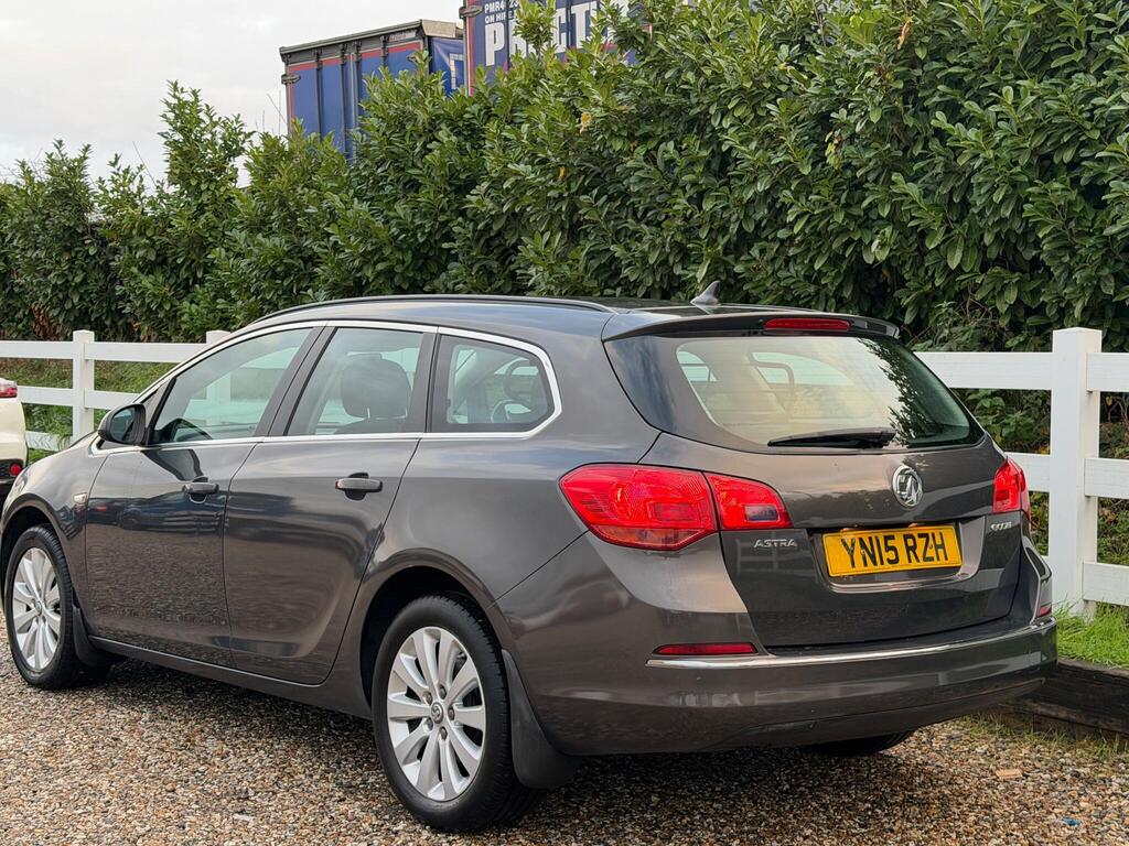 Vauxhall Astra 1.6 CDTi ecoFLEX Tech Line Sports Tourer Euro 6 (s/s) 5dr thumbnail 16