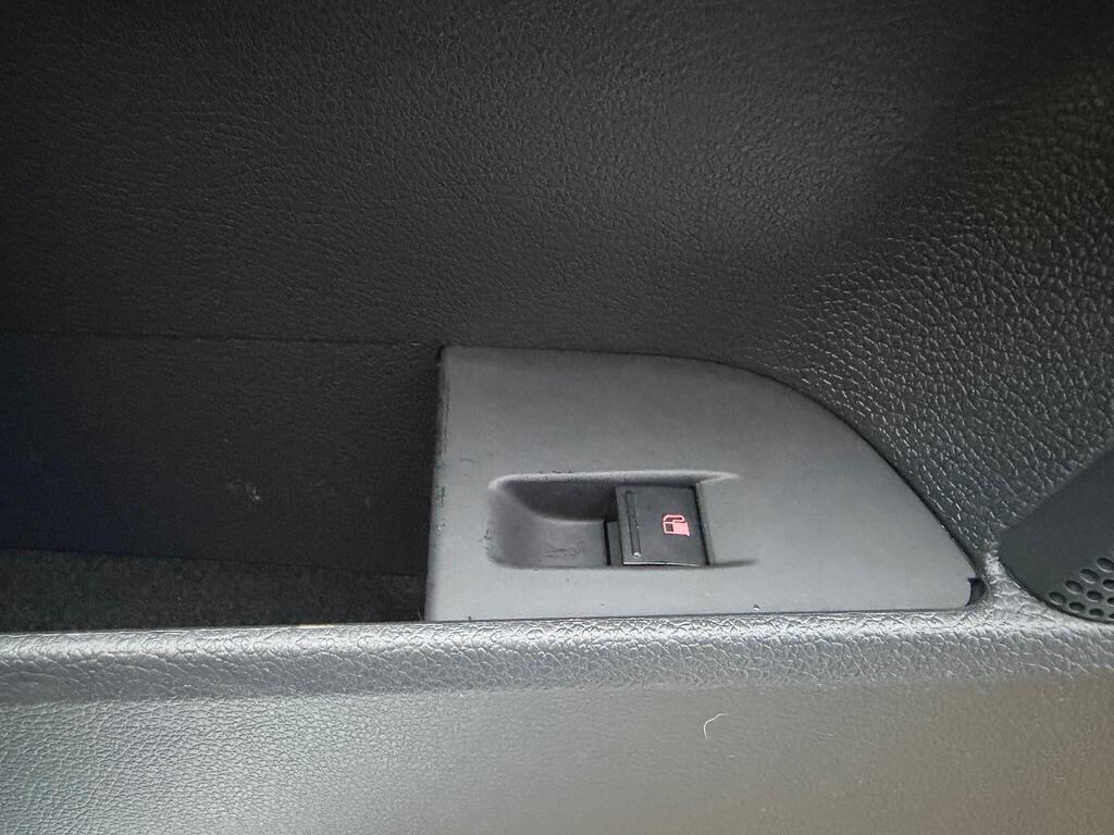 2008 Volkswagen Golf thumbnail 21