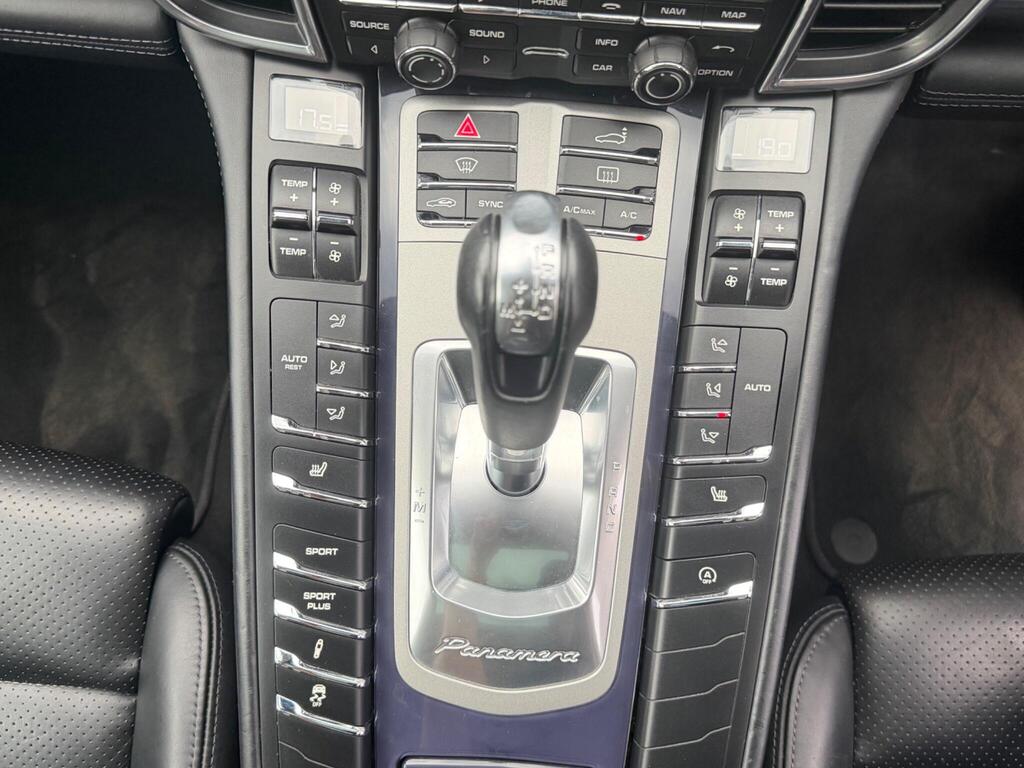 2015 Porsche Panamera thumbnail 16
