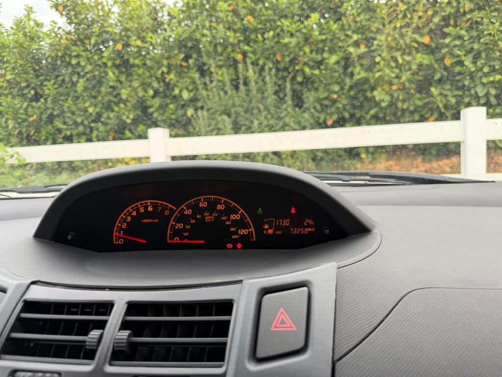 2011 Toyota Yaris thumbnail 22