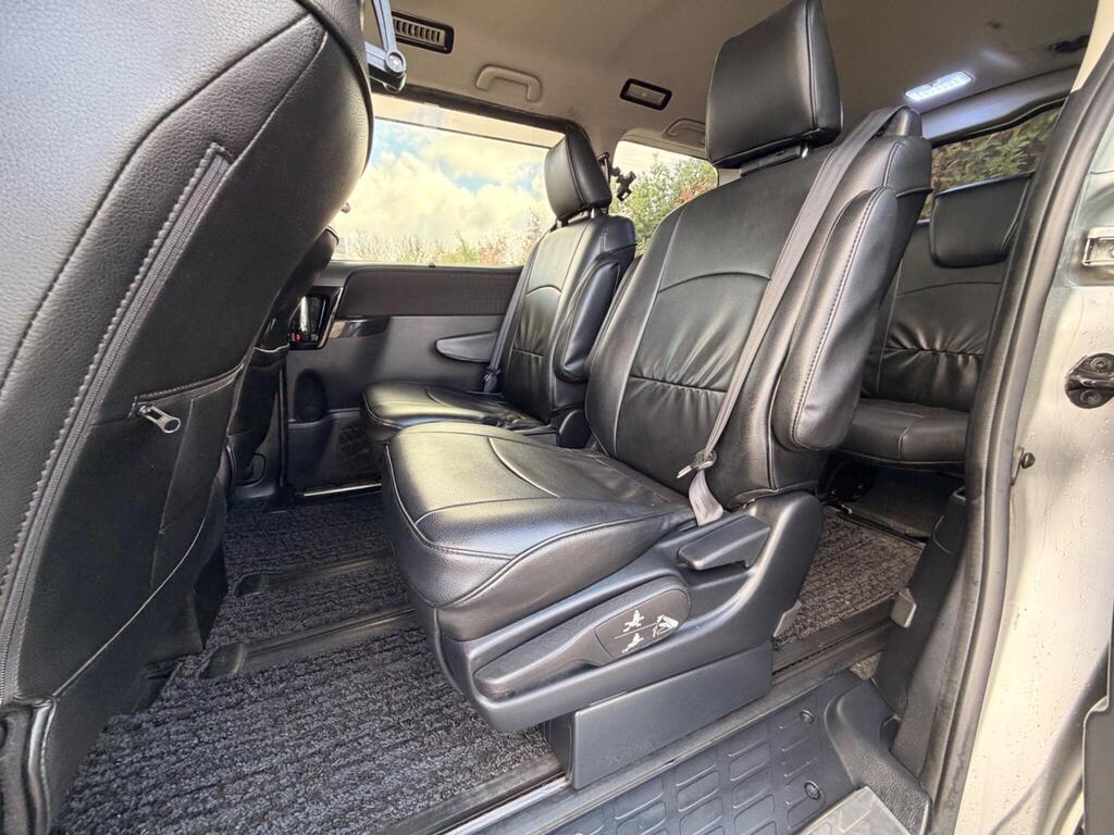 2014 Toyota Voxy thumbnail 40