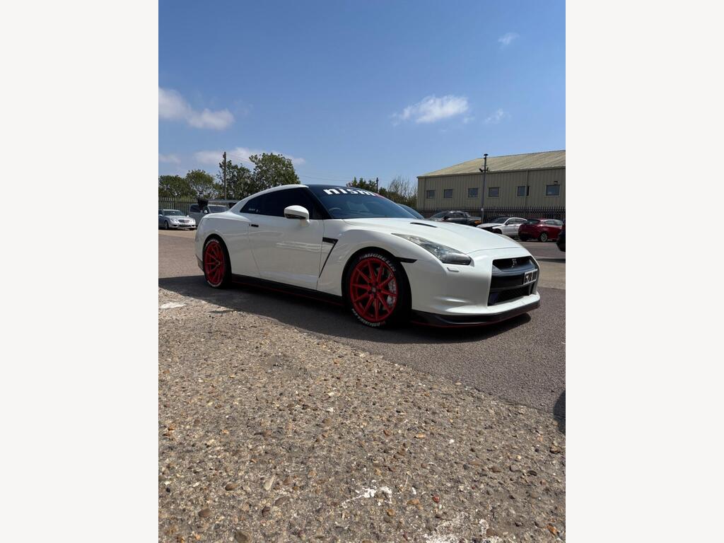Nissan GT-R