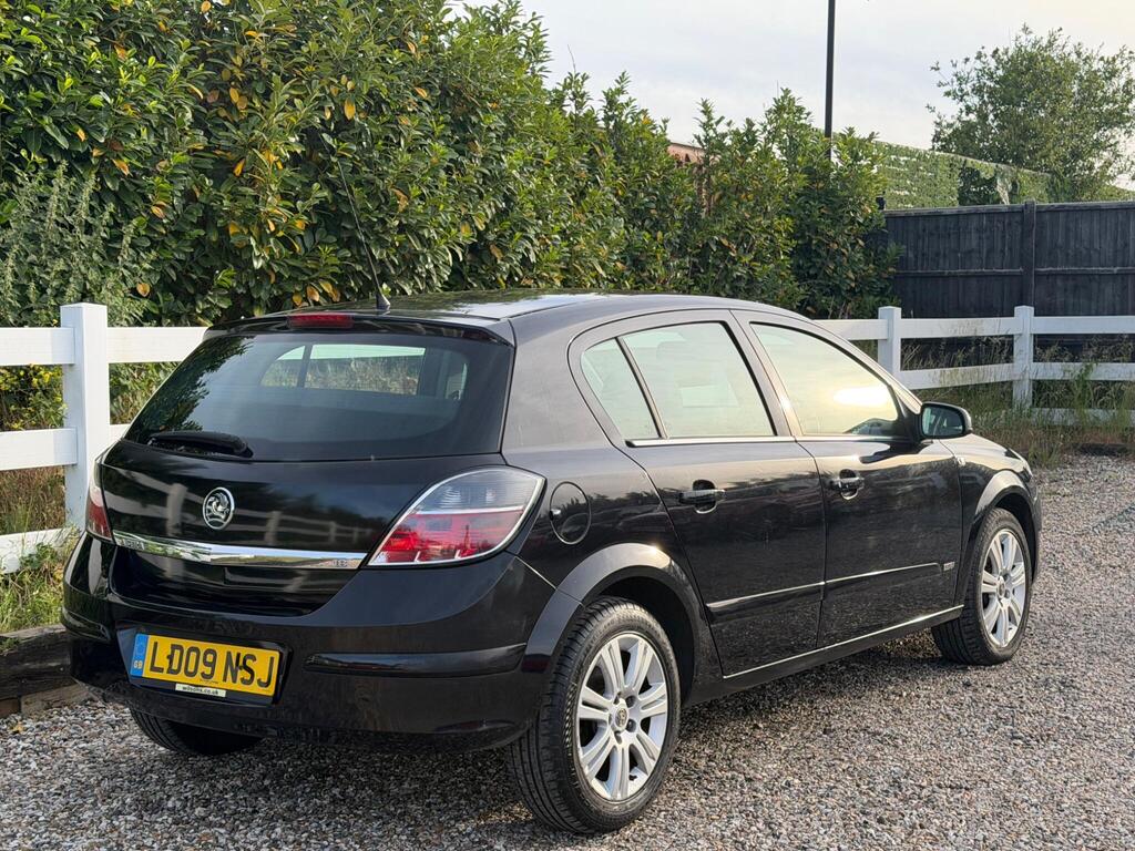 2009 Vauxhall Astra thumbnail 14