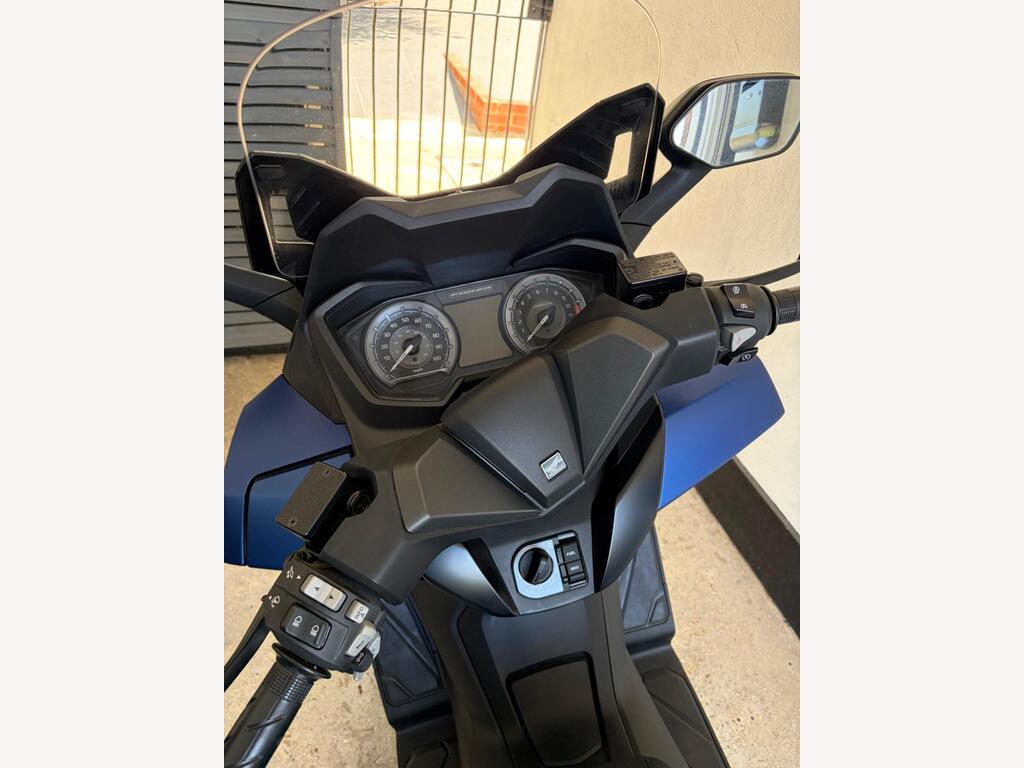 Honda Forza 125