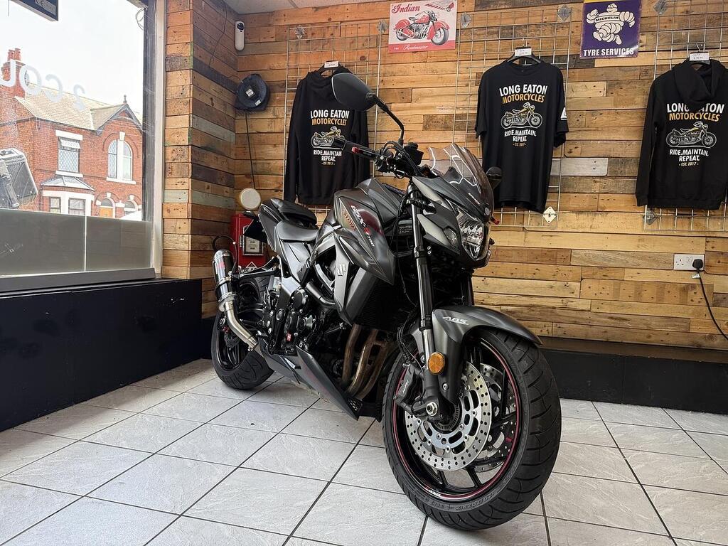 Suzuki GSX-S750