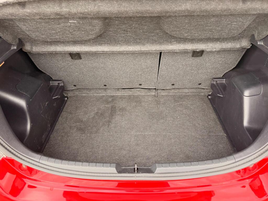 2014 Toyota Yaris thumbnail 43