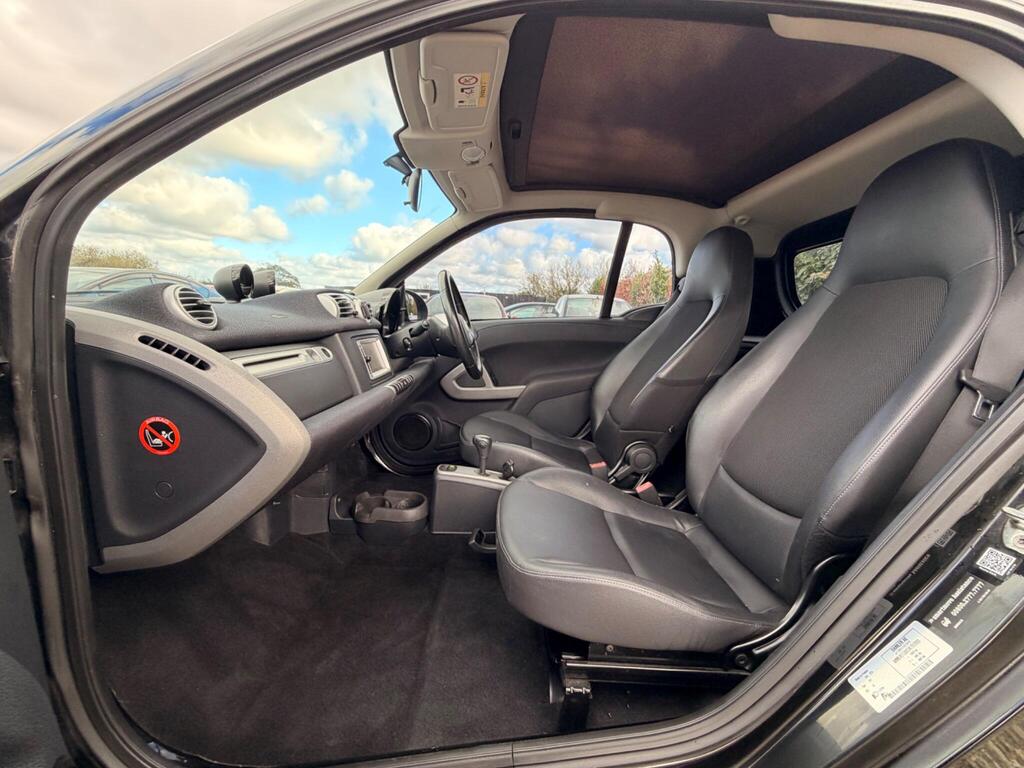 2014 Smart fortwo thumbnail 36