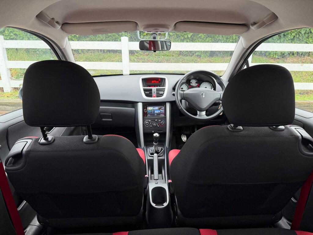 2012 Peugeot 207 thumbnail 12