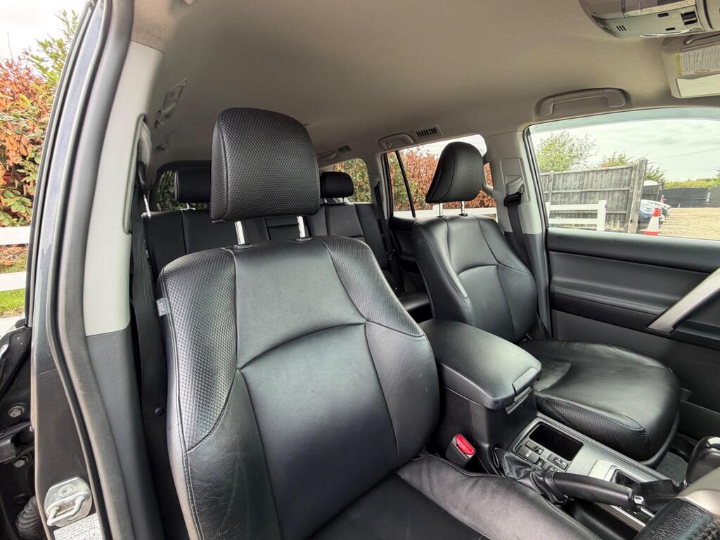 2010 Toyota Land Cruiser thumbnail 21