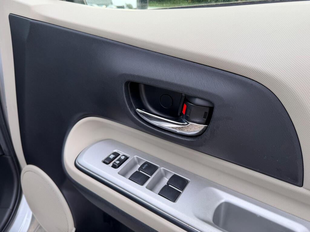 2012 Toyota Aqua thumbnail 25