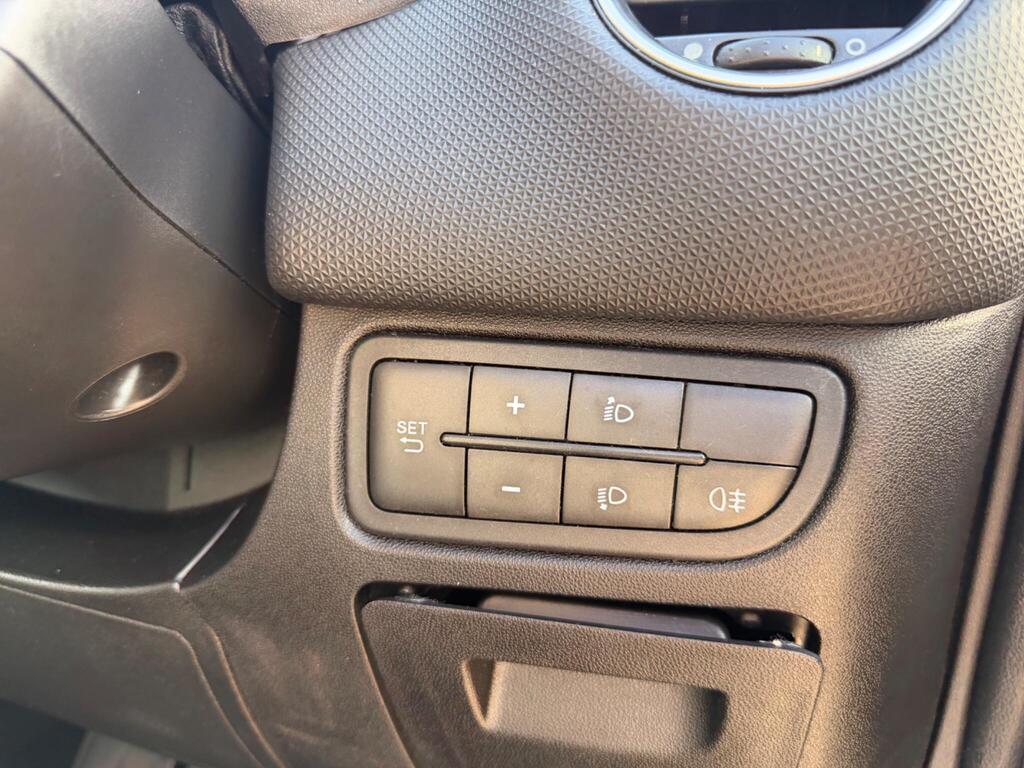 2015 Fiat Punto thumbnail 20