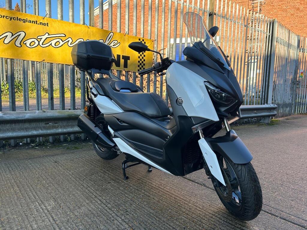 Yamaha XMAX 300