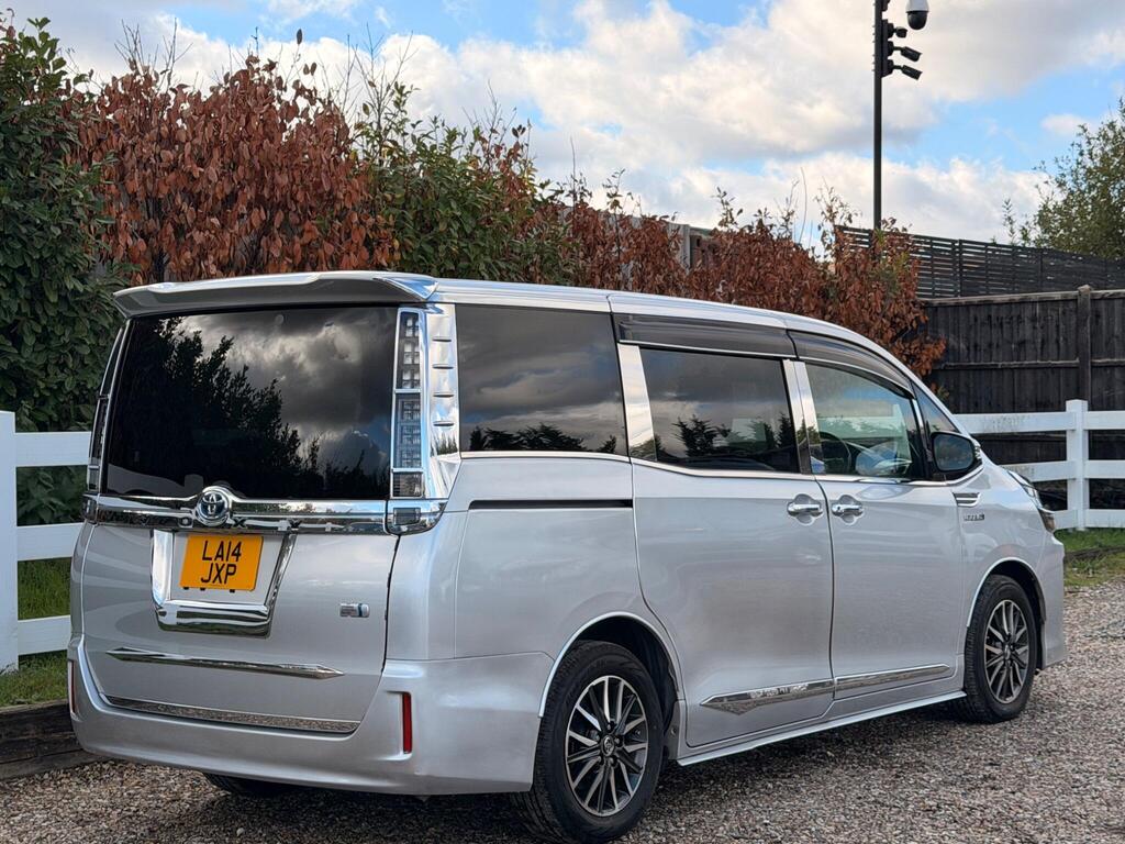 2014 Toyota Voxy thumbnail 23
