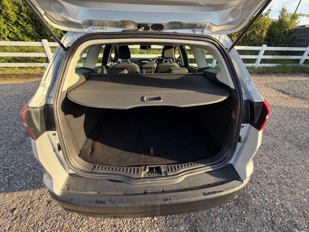 2017 Ford Focus thumbnail 28