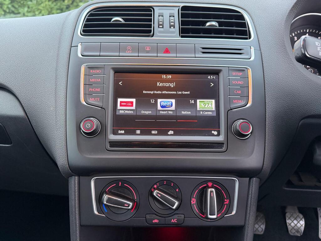 2015 Volkswagen Polo thumbnail 25