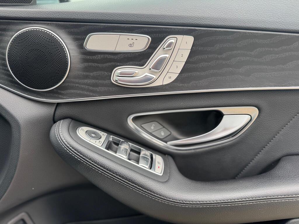 Mercedes-Benz C Class 2.1 C220d AMG Line (Premium) 7G-Tronic+ Euro 6 (s/s) 4dr thumbnail 32