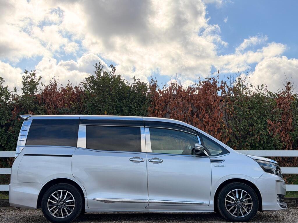 2014 Toyota Voxy thumbnail 19