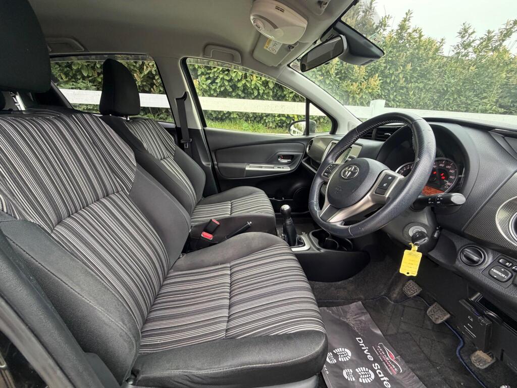 2016 Toyota Yaris thumbnail 18