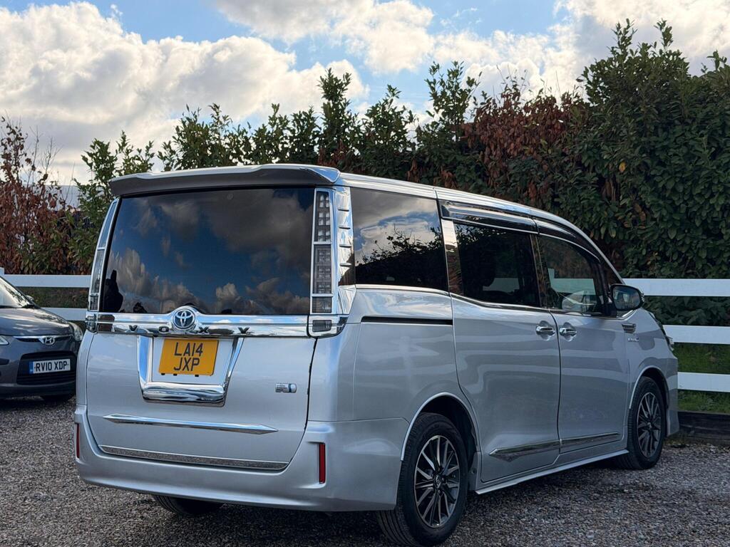 2014 Toyota Voxy thumbnail 22