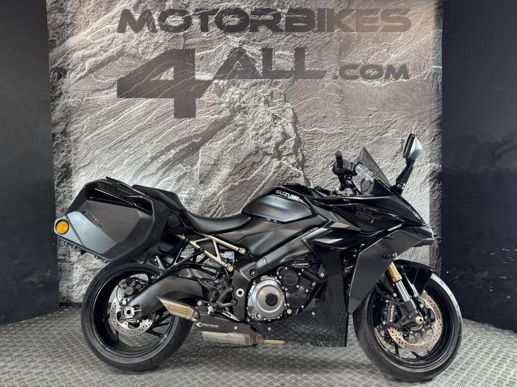 Suzuki GSX-S1000GT+