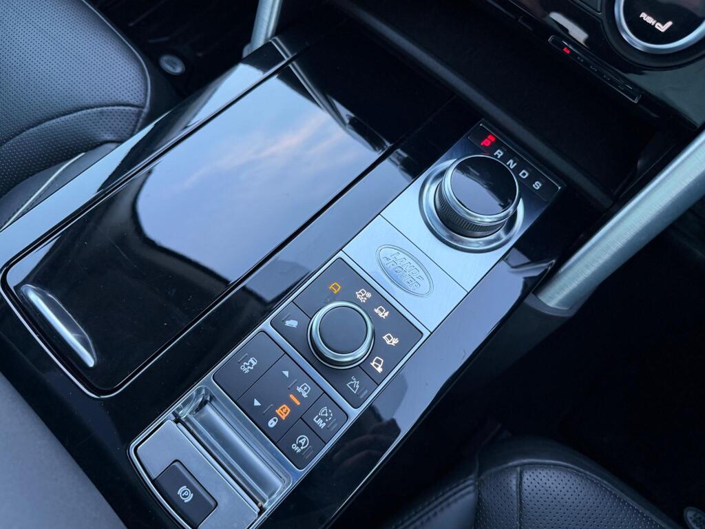 2017 Land Rover Discovery thumbnail 18