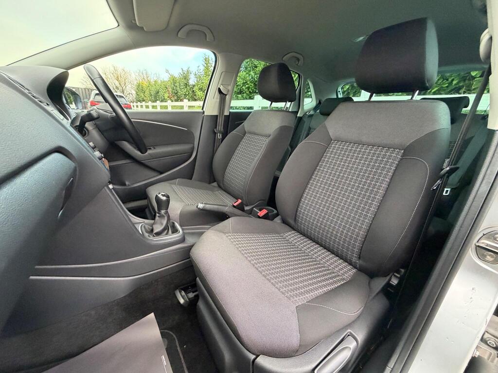 2015 Volkswagen Polo thumbnail 35