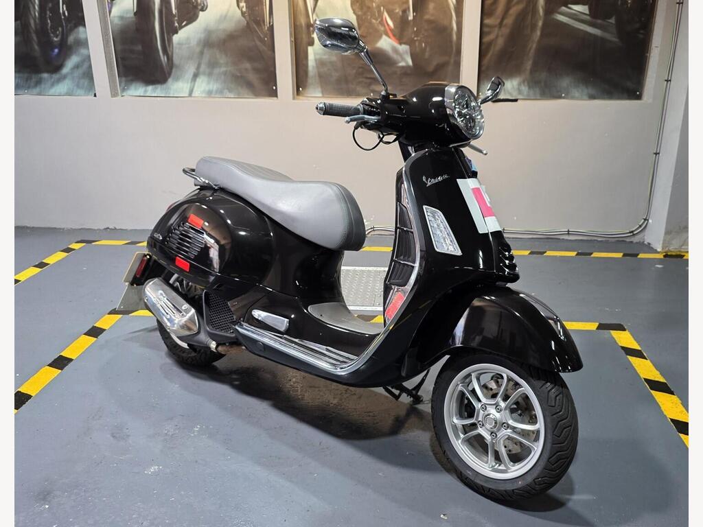 Piaggio Vespa GTS 125