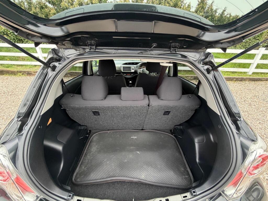 2016 Toyota Yaris thumbnail 27