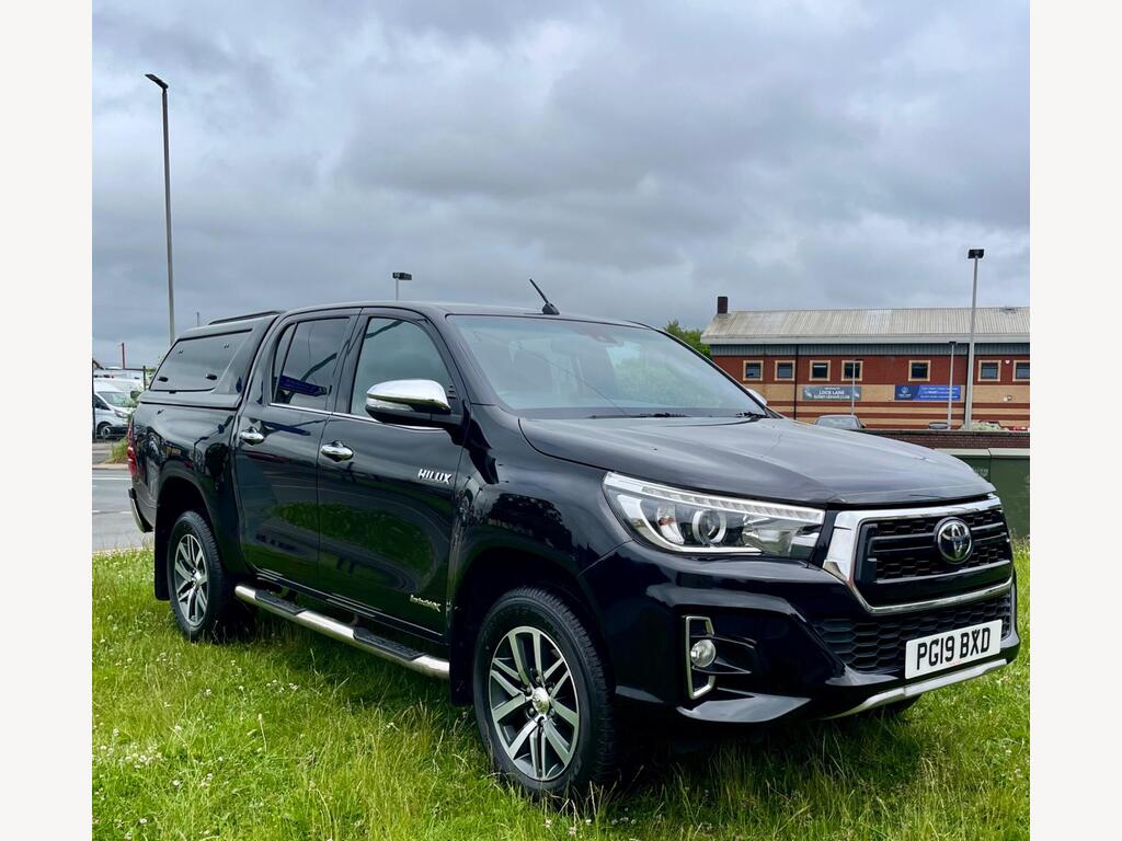 Toyota Hilux Pickup 2.4 D-4D Invincible X Auto 4WD Euro 6 4dr (TSS, 3.5t)
