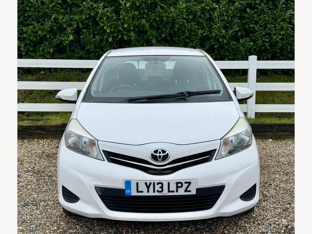 2013 Toyota Yaris thumbnail 6