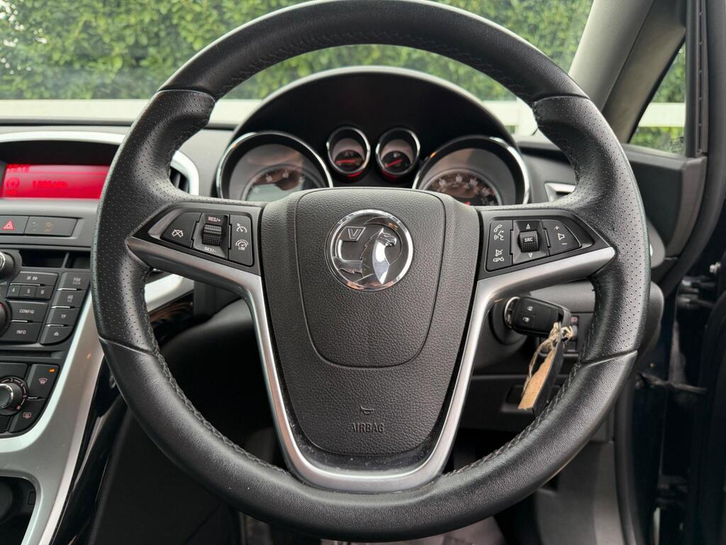 2014 Vauxhall Astra thumbnail 24