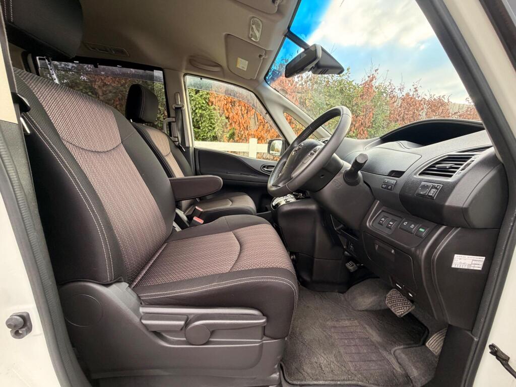 2014 Nissan Serena thumbnail 25